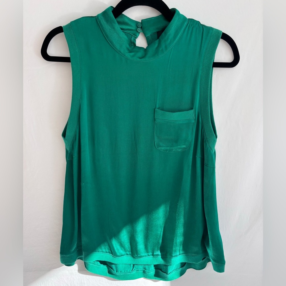 NWT Fate Green Satin Top Sleeveless Mock Neck V Keyhole Close Ribbed Trim Sz Sm